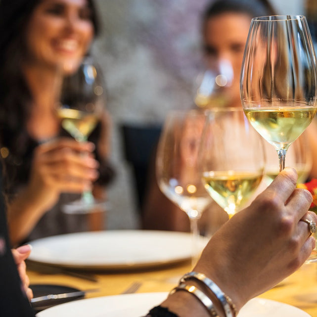 Die Weinprobe im Glas zu Hause
