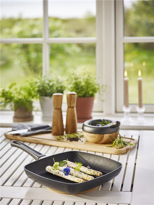SCANPAN Grillpfanne Classic Induction 27 x 27 cm - Jubiläumsedition - geeignet für alle Wärmequellen - Standard Antihaftbeschichtung