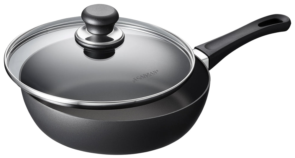 SCANPAN Schmorpfanne / Sauteuse mit Deckel Classic Induction ø 24 cm / 2 Liter - geeignet für alle Wärmequellen - Standard Antihaftbeschichtung