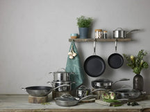 SCANPAN Schmorpfanne / Sauteuse mit Deckel HaptIQ ø 28cm / 2.5 Liter - geeignet für alle Wärmequellen - Standard Antihaftbeschichtung