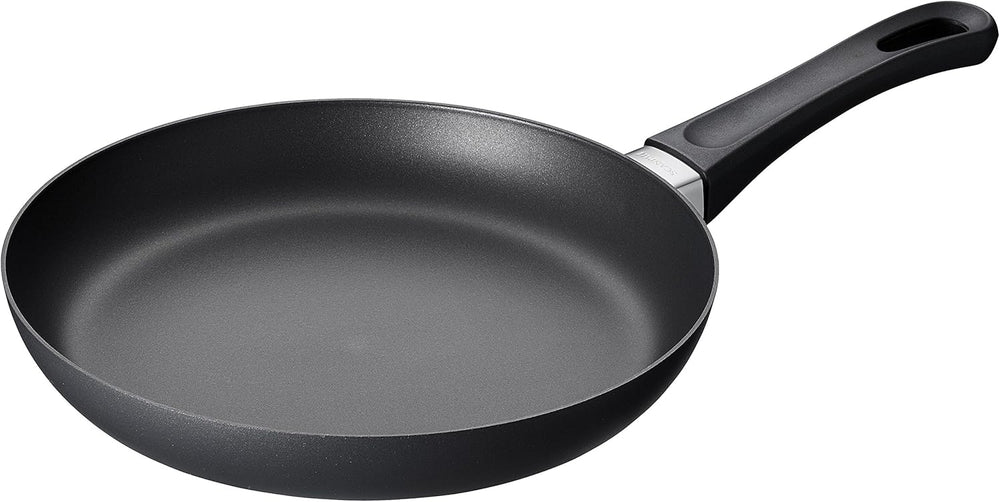 SCANPAN Bratpfanne Classic Induction ø 24 cm - geeignet für alle Wärmequellen - Standard Antihaftbeschichtung