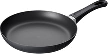 SCANPAN Bratpfanne Classic Induction ø 24 cm - geeignet für alle Wärmequellen - Standard Antihaftbeschichtung
