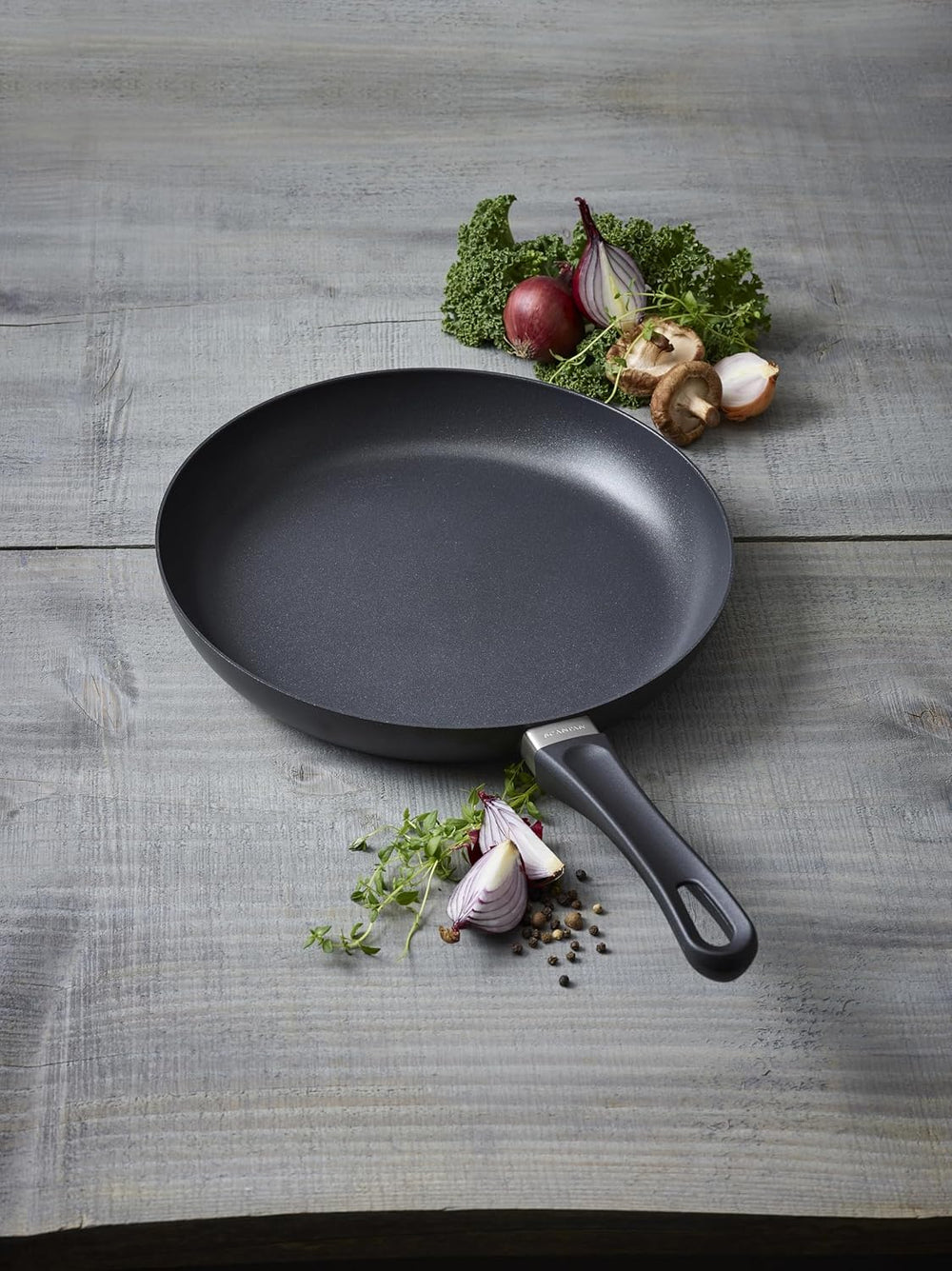 SCANPAN Bratpfanne Classic Induction ø 24 cm - geeignet für alle Wärmequellen - Standard Antihaftbeschichtung