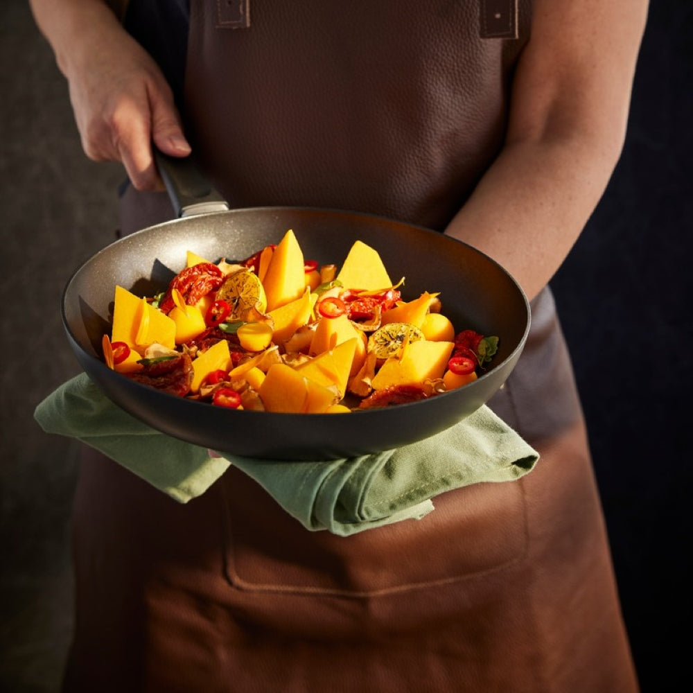 SCANPAN Bratpfanne Classic Induction ø 28 cm - geeignet für alle Wärmequellen - Standard-Antihaftbeschichtung