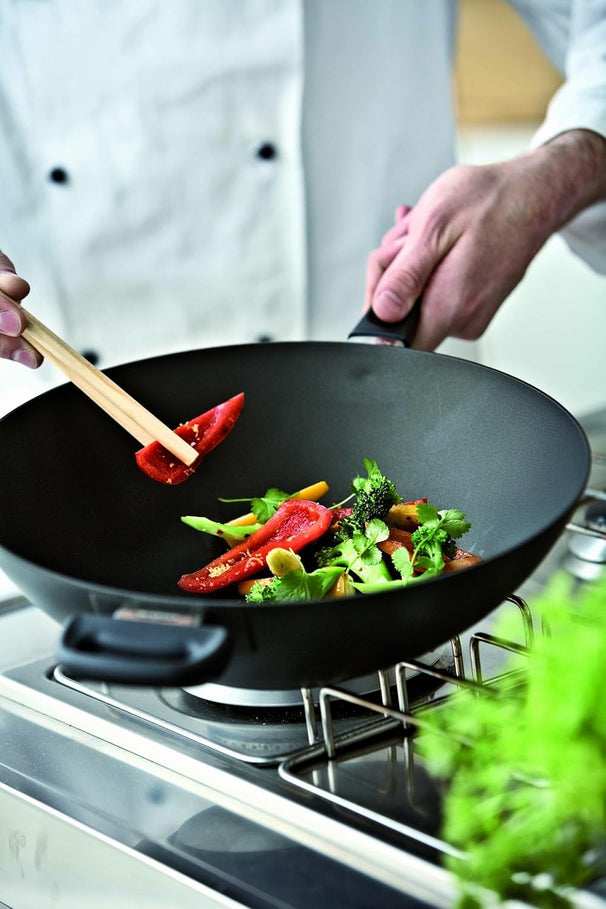 SCANPAN Wokpfanne Classic Induction ø 32cm - geeignet für alle Wärmequellen - Standard Antihaftbeschichtung