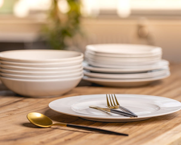Studio Tavola Geschirrset Weiß - 18-teilig / 6 Personen - 6 Speiseteller, 6 Suppenteller und 6 Frühstücksteller